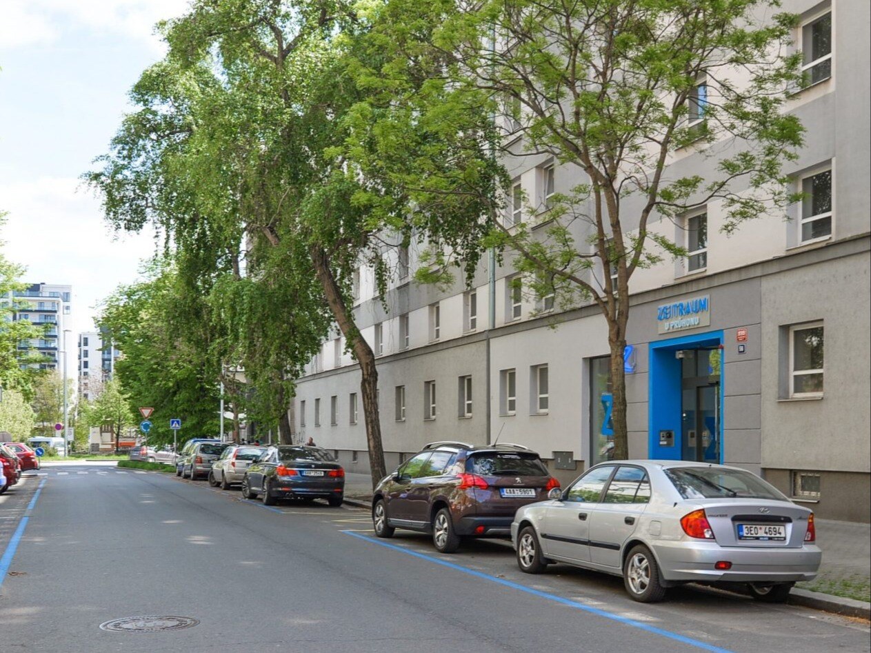 Zeitraum U Průhonu - Building-1